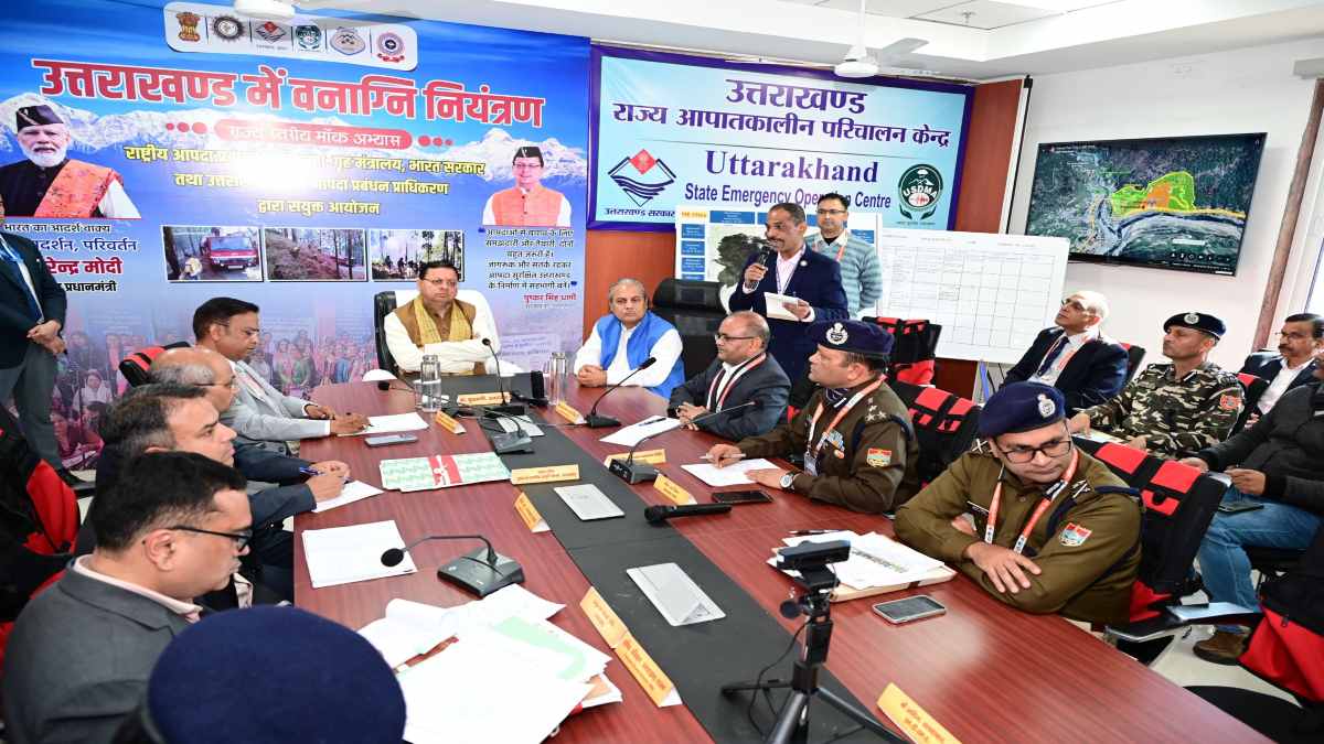 जंगलों में आग लगाने वालों की खैर नहीं: सीएम धामी ने दिए सख्त कार्रवाई के निर्देश, कहा- वनाग्नि नियंत्रण के लिए सभी विभागों को करना होगा एकजुट कार्य