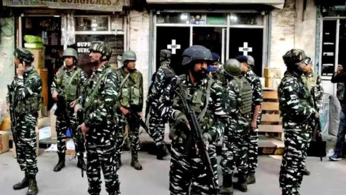 CRPF जवान ने कैंप में की अंधाधूंध फायरिंग, फिर खुद को भी मारी गोली, घटना में 2 की मौत, 8 घायल