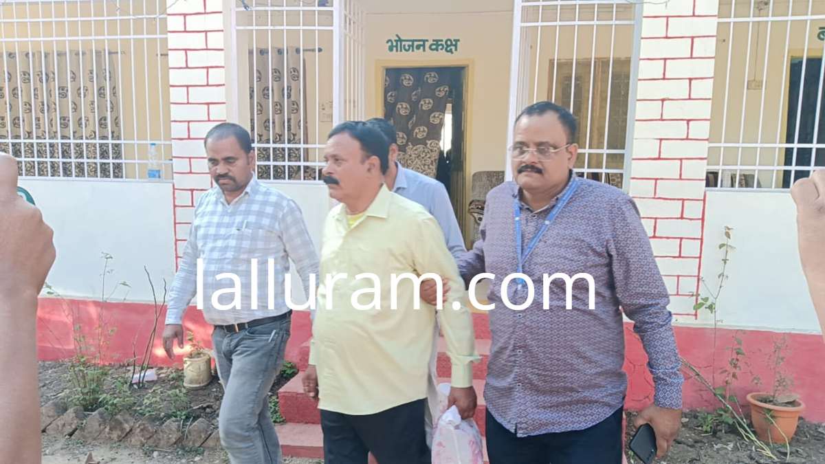 CG Breaking: ACB की बड़ी कार्रवाई, वन रेंजर रिश्वत लेते रंगे हाथ गिरफ्तार