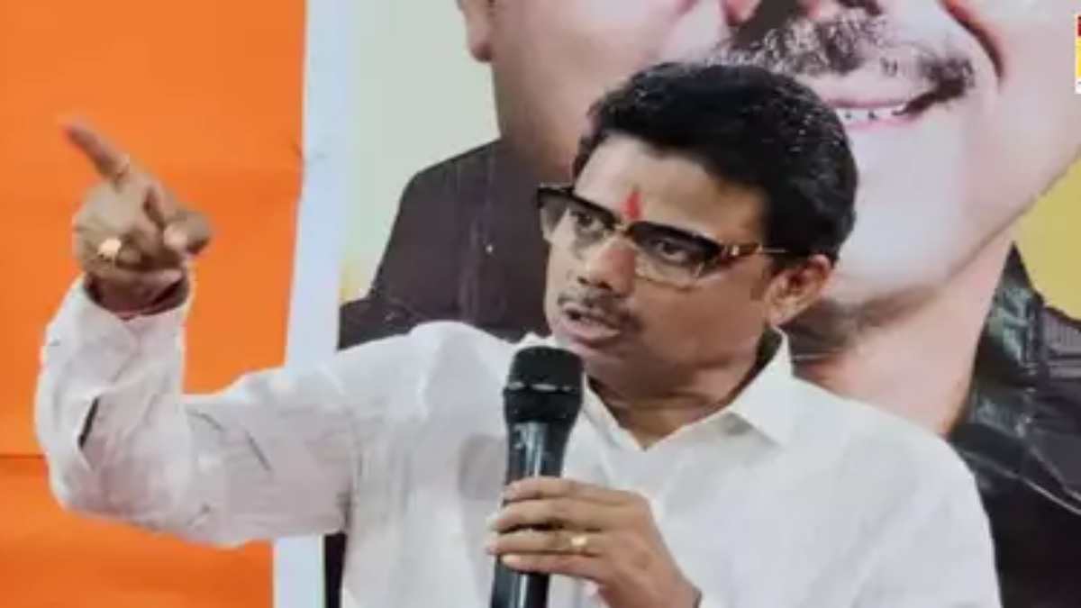‘मेरे ही बदन में चिपक…,’ शिवसेना विधायक सुनील राउत का महाकुंभ पर विवादित बयान, कहा- लोगों को पाप धोते-धोते देख उनके पाप…