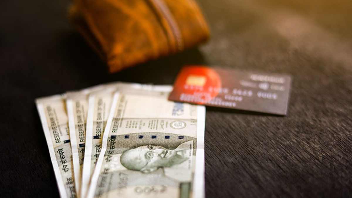 Cash from Credit Card: क्या आप भी क्रेडिट कार्ड से कैश निकालते हैं? जानिए किस मुश्किल में पड़ सकते हैं…