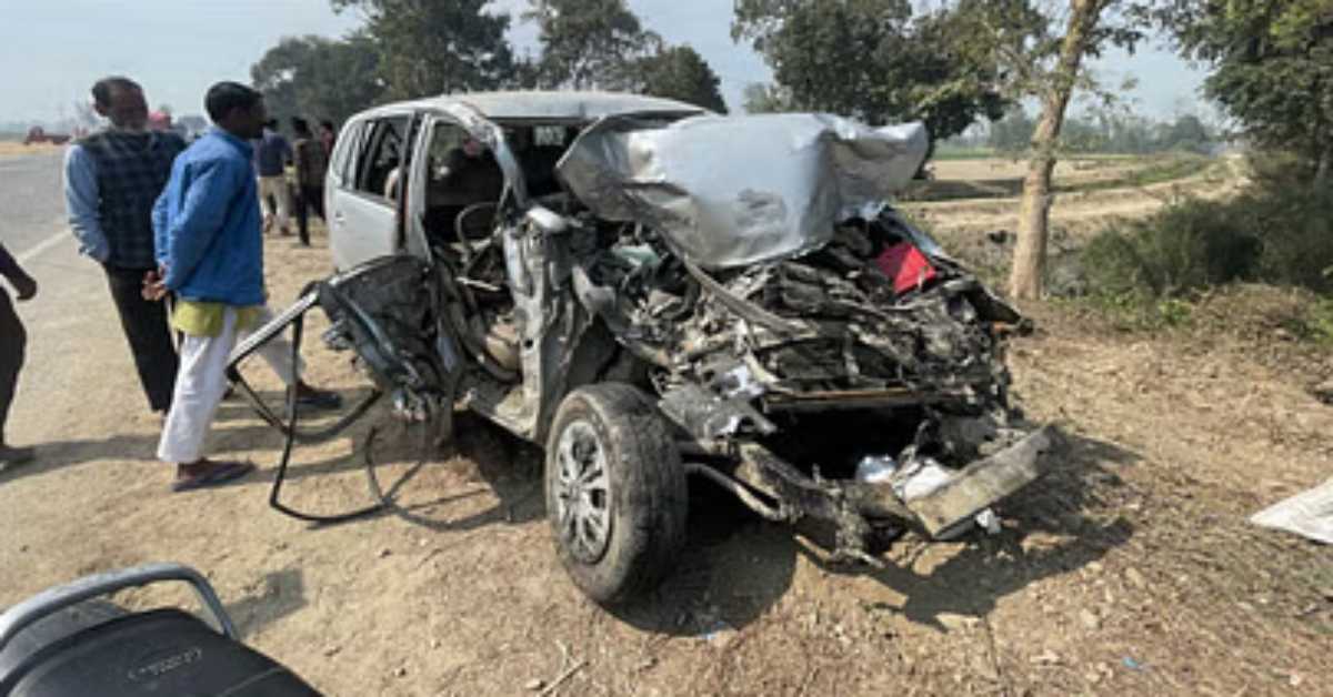 ‘खूनी हाइवे’ पर खौफनाक हादसाः तेज रफ्तार बस और कार के बीच भिड़ंत, 2 की मौत, 4 घायल, मंजर देख सिहर उठे लोग