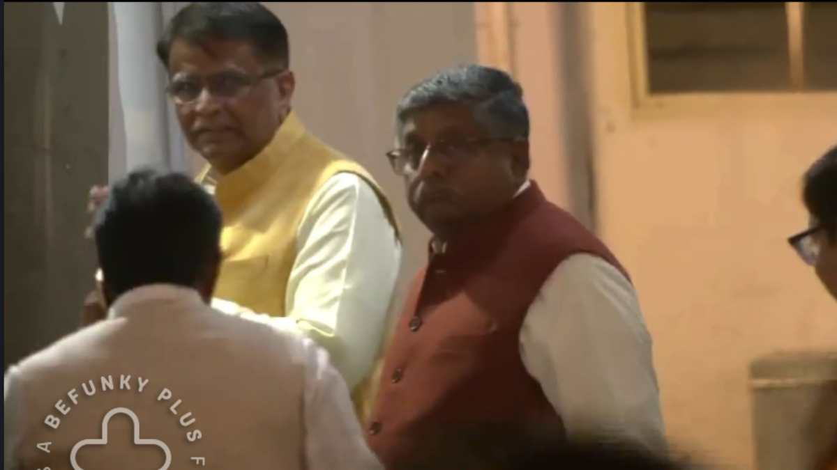 दिल्ली BJP विधायक दल की बैठक शुरू, पर्यवेक्षक बीजेपी दफ्तर पहुंचे, थोड़ी देर में CM के नाम का ऐलान