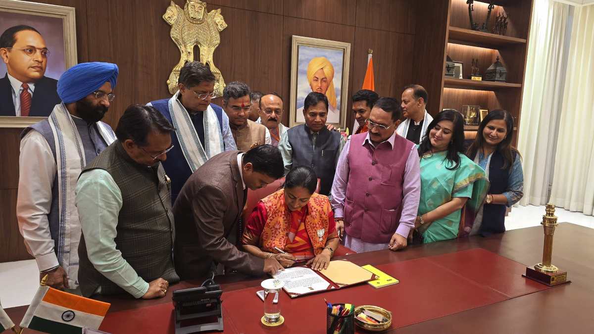 दिल्ली सरकार में विभागों का बंटवारा: सामने आई लिस्ट! जानें किसे मिला कौन सा विभाग