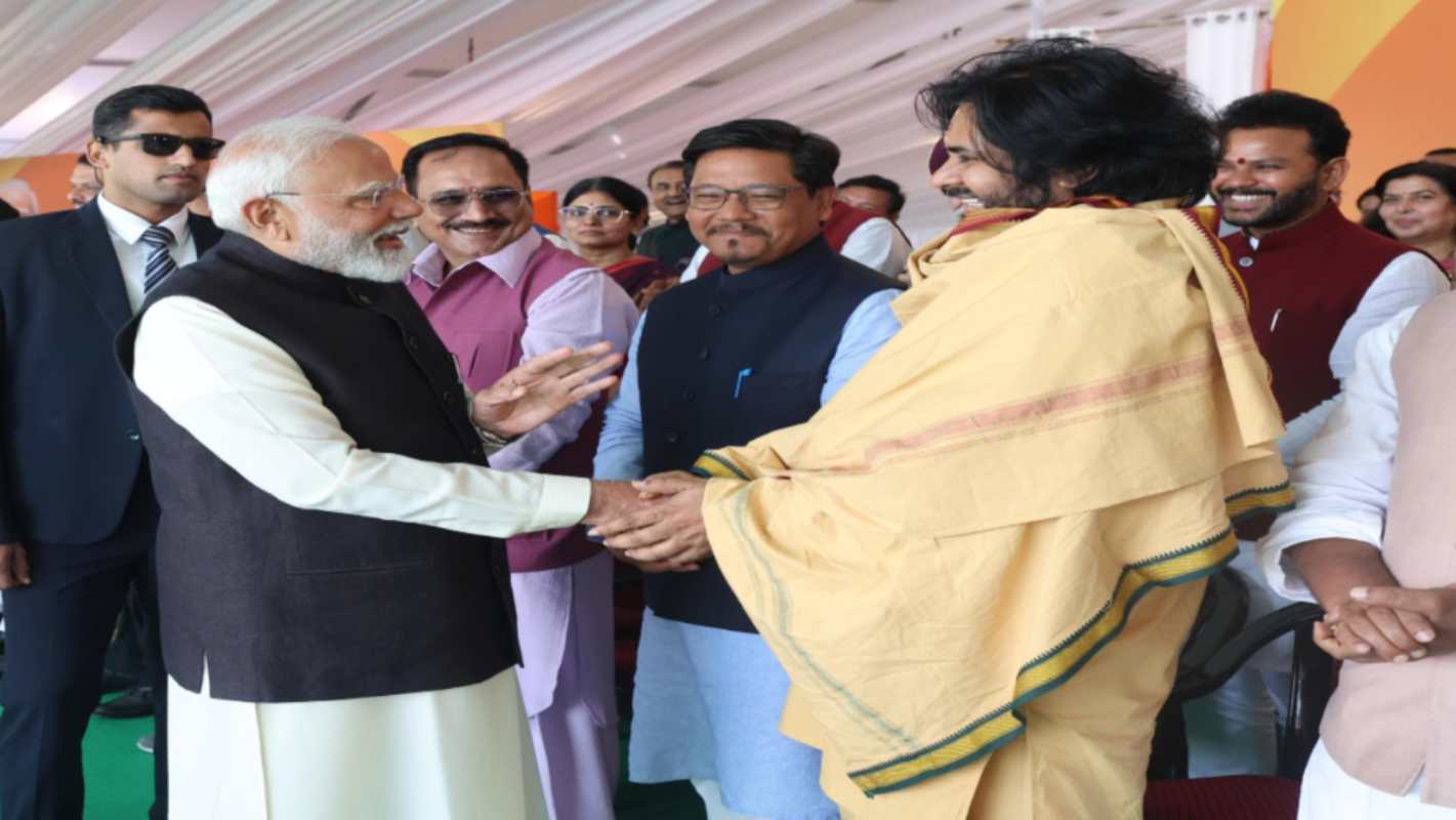 ‘सब कुछ छोड़कर हिमालय जा रहे हो क्या?’ पवन कल्याण के लुक पर ये क्या बोल गए PM मोदी
