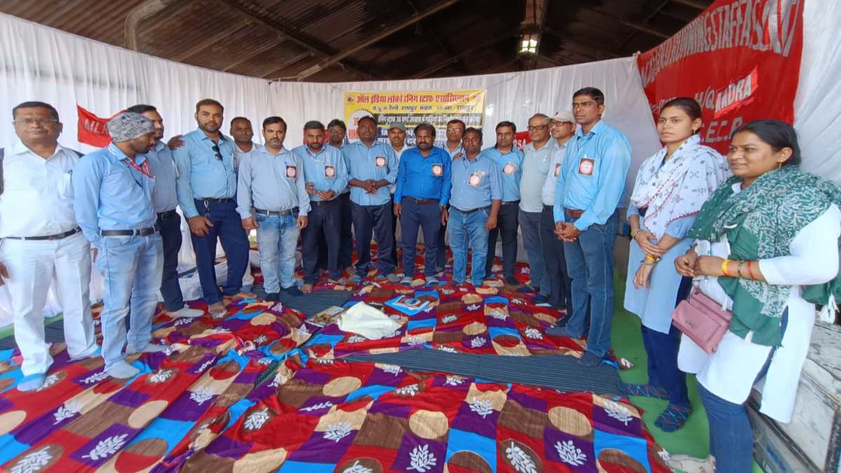 देशभर में लोको पायलटों का विरोध प्रदर्शन, 15 सूत्रीय मांगों को लेकर कर रहे भूख हड़ताल…