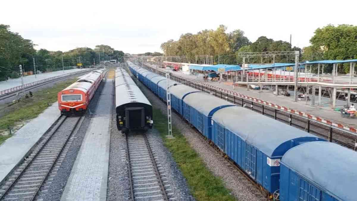 छत्तीसगढ़ में बढ़ेंगी रेल सुविधाएं : नवा रायपुर में 60 एकड़ में बनेगा ट्रेन वाशिंग स्टेशन, ट्रेनों की मरम्मत के साथ होगा रखरखाव