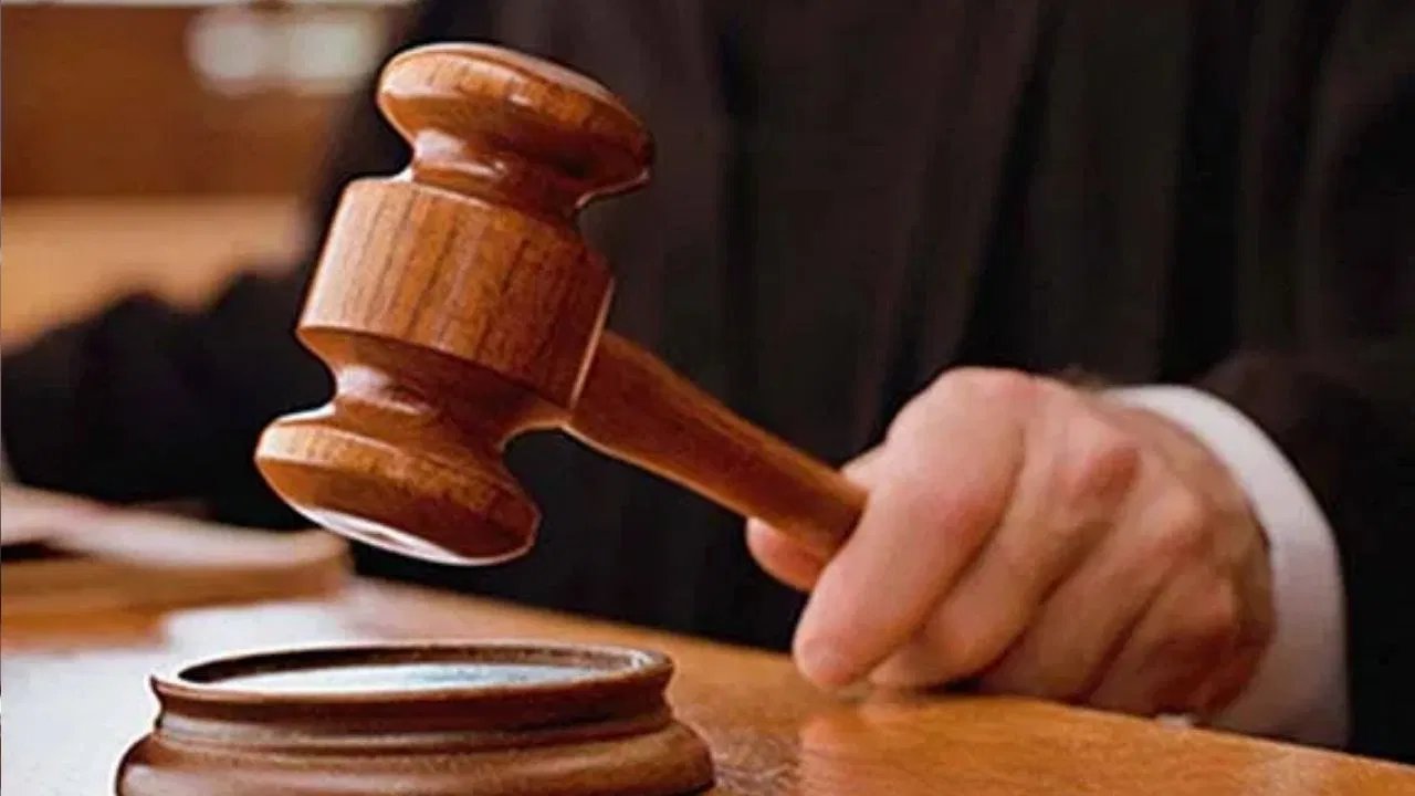 ‘आप पतली, स्मार्ट और गोरी हैं…’, महिला को ऐसे मैसेज करना पड़ेगा भारी, कोर्ट ने कहा- ये सभी अश्लील शब्द