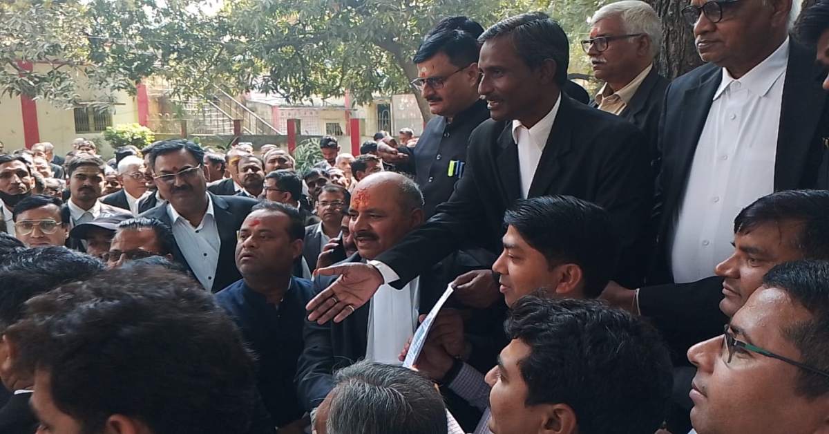 Advocates Amendment Bill 2025 के खिलाफ अधिवक्ता संघ ने किया प्रदर्शन, कहा- बिल वापस नहीं लिया तो ईंट से ईंट बजा देंगे