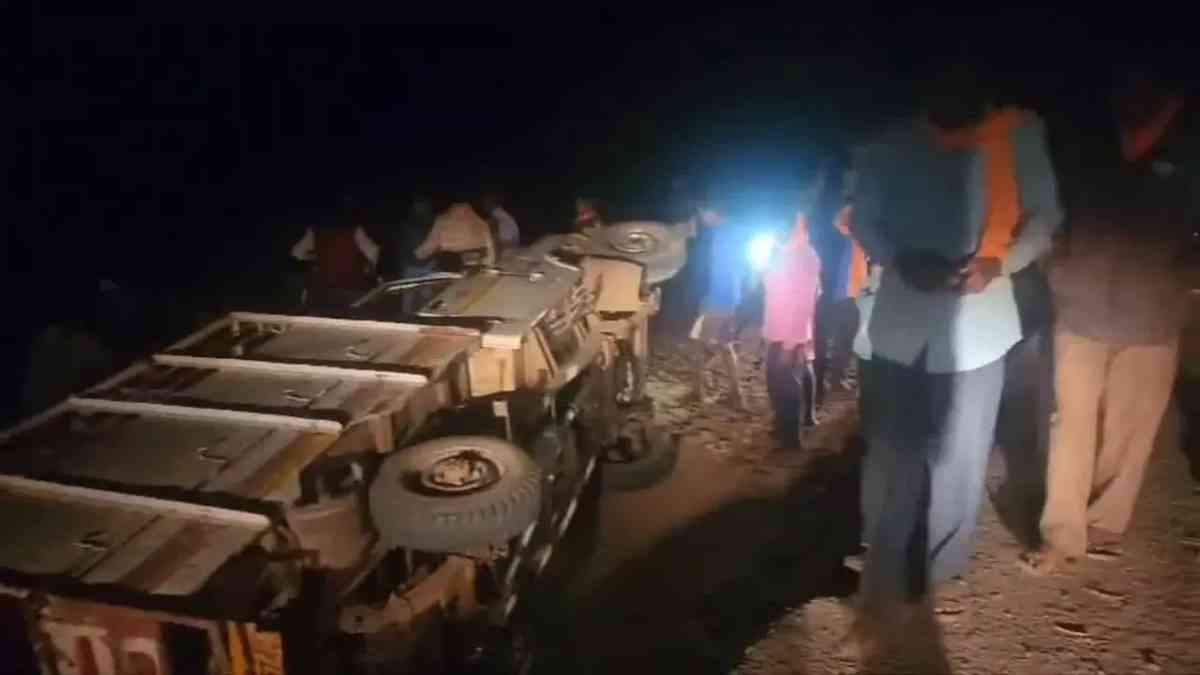 बोलेरो पलटने से 15 लोग घायल, 9 की हालत गंभीर, छट्ठी कार्यक्रम से लौटने के दौरान हुआ हादसा