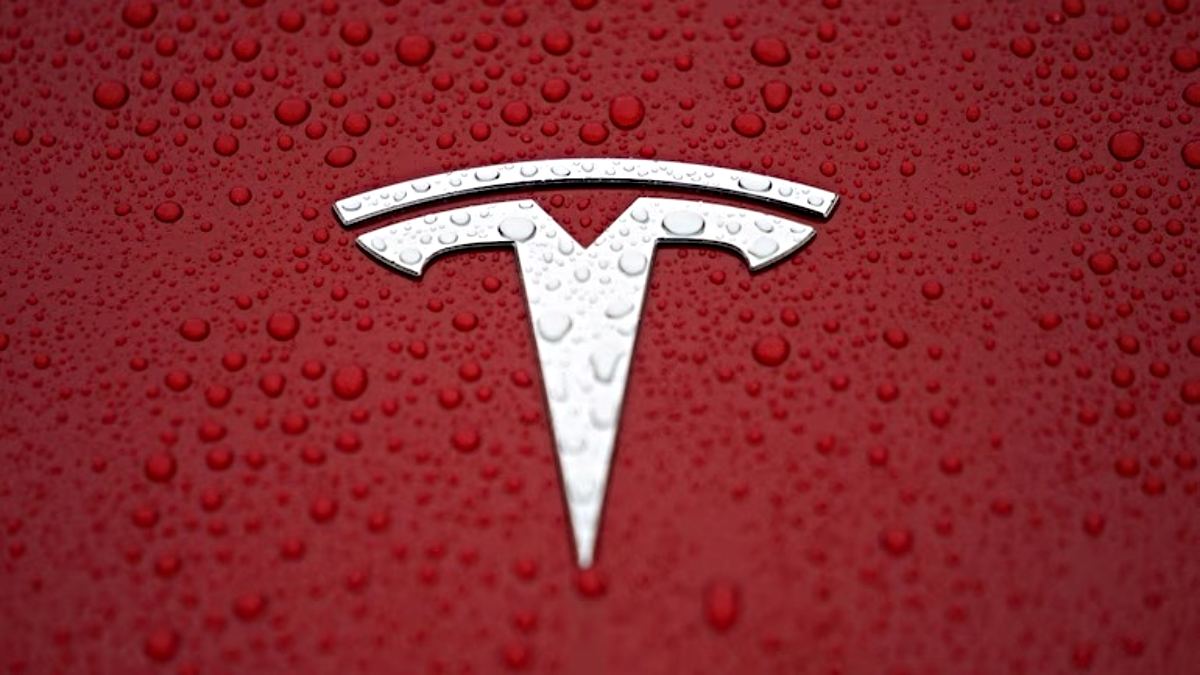 CLSA Reports: भारत में टिकना है तो Tesla को बनानी होगी सस्ती कार, यहीं करना होगा निर्माण…