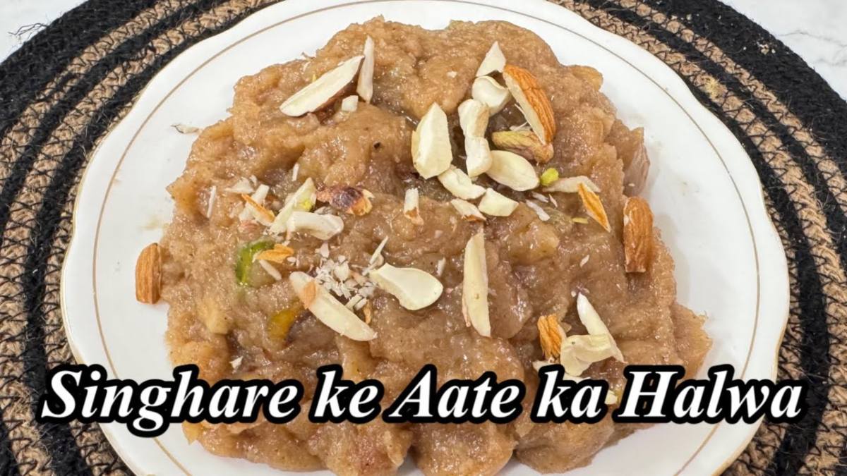 Singhare Atte ka Halwa Recipe: महाशिवरात्रि पर भोलेनाथ को लगाएं सिंघाड़े के आटे से बने हलवे का भोग, रेसिपी देखें यहां…