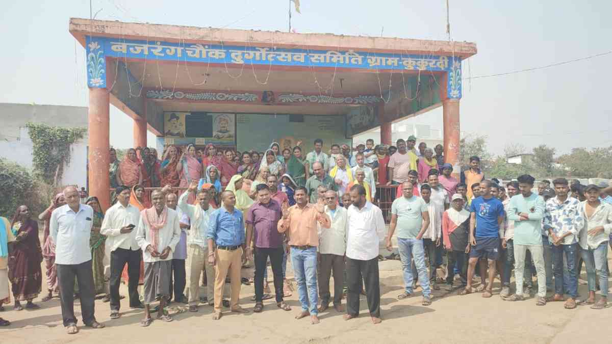 चुनाव का बहिष्कार : सांवरा जाति के लोगों को वार्ड में शामिल करने का विरोध, देर रात तक समझाता रहा प्रशासन, मतदान नहीं करने के निर्णय पर अड़े ग्रामीण