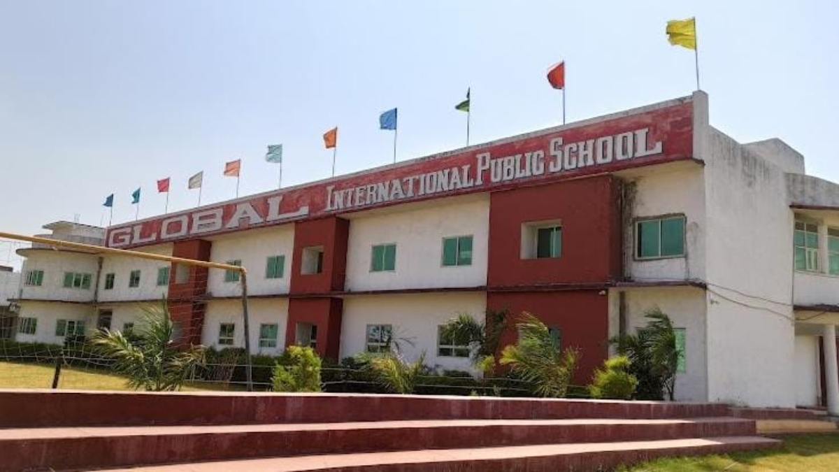 स्कूल प्रबंधन की मनमानी तो देखिएः दो छात्राओं को एग्जाम से किया बाहर, जानिए ऐसी क्या रही वजह