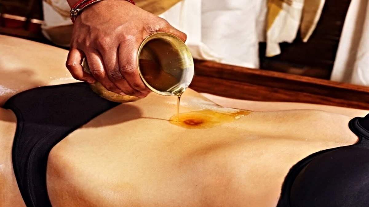 Castor Oil in Belly Button Benefits: नाभि में कैस्टर ऑयल लगाने के फायदे, पाचन शक्ति होती है मजबूत और त्वचा में भी आता है निखार…