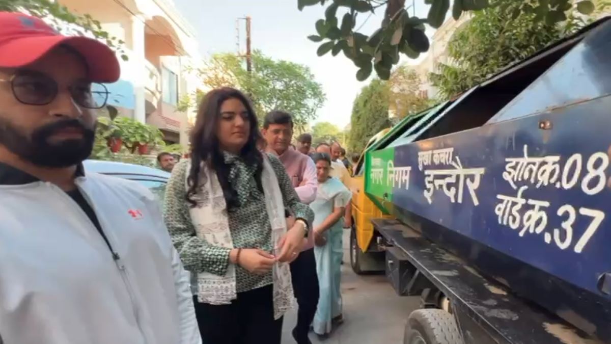 इंदौर पहुंचीं इंग्लैंड की महापौर प्रेरणा भारद्वाज: शहर की सफाई व्यवस्था को समझा, बोलीं- जनभागीदारी काबिले तारीफ