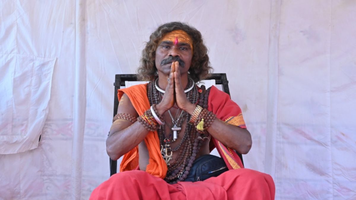 राजिम कुंभ कल्प : गौतमानंद महाराज ने 15 साल से कर दिया है अन्न का त्याग, फिर भी हैं पूरी तरह स्वस्थ, पत्नी भी करती हैं कठिन व्रत …