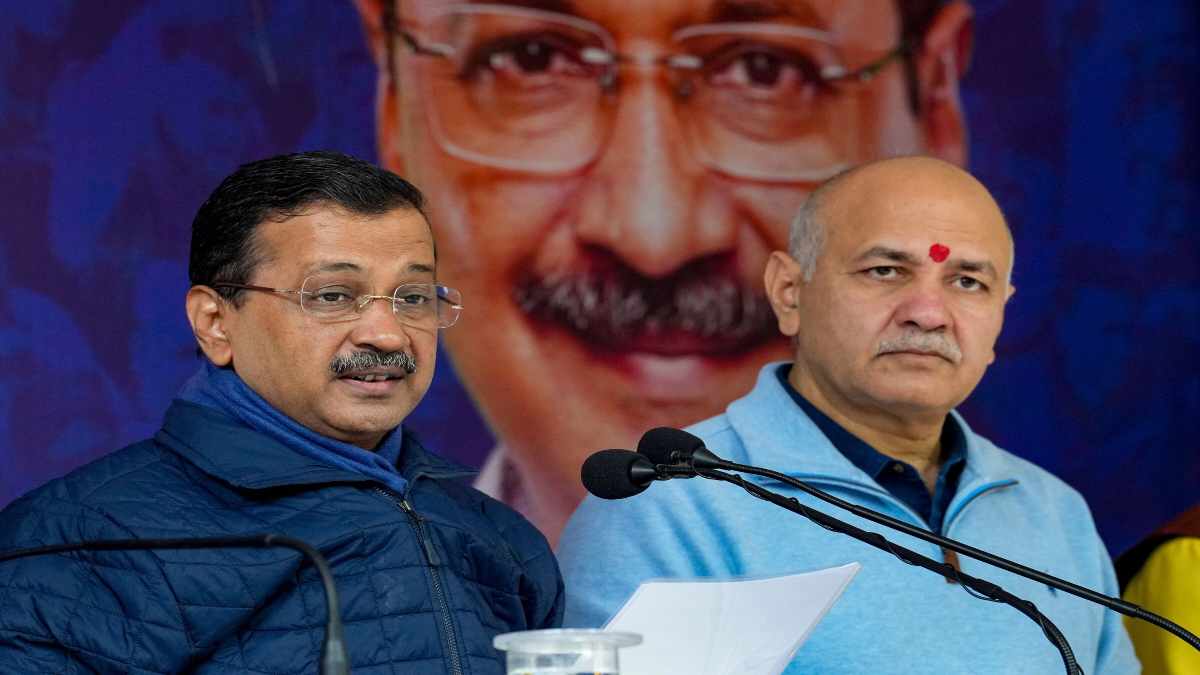 दिल्ली आबकारी नीति मामले में केजरीवाल और सिसोदिया की बढ़ी मुश्किलें, PAC के पास भेजी जाएगी CAG रिपोर्ट