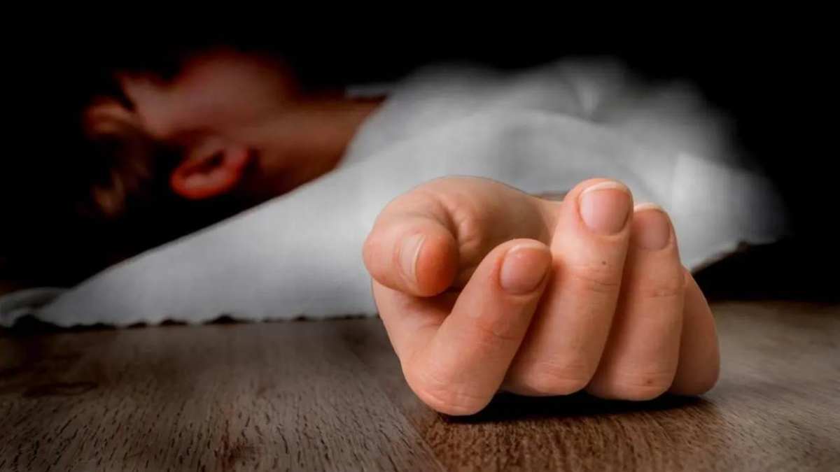 बेचैनी महसूस होने पर बेंच पर बैठा फिर जमीन पर गिर गया, 14 साल के छात्र की कार्डियक अरेस्ट से मौत