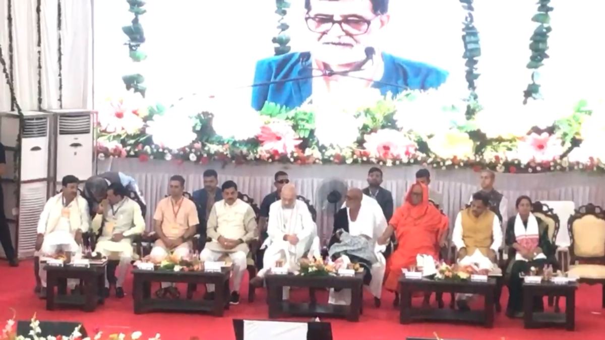 चित्रकूट पहुंचे अमित शाह: भारत रत्न नानाजी देशमुख को अर्पित की श्रद्धांजलि, बोले- गांवों को आत्मनिर्भर बनाने की दिशा में…