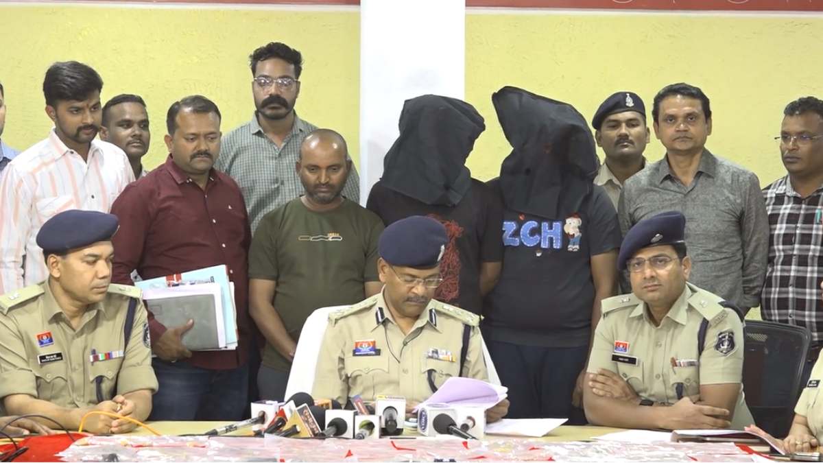 महिला को बंधक बनाकर लूटपाट, रिश्तेदार ने ही साथियों के साथ मिलकर वारदात को दिया था अंजाम, जानिए कैसे आरोपियों तक पहुंची पुलिस…