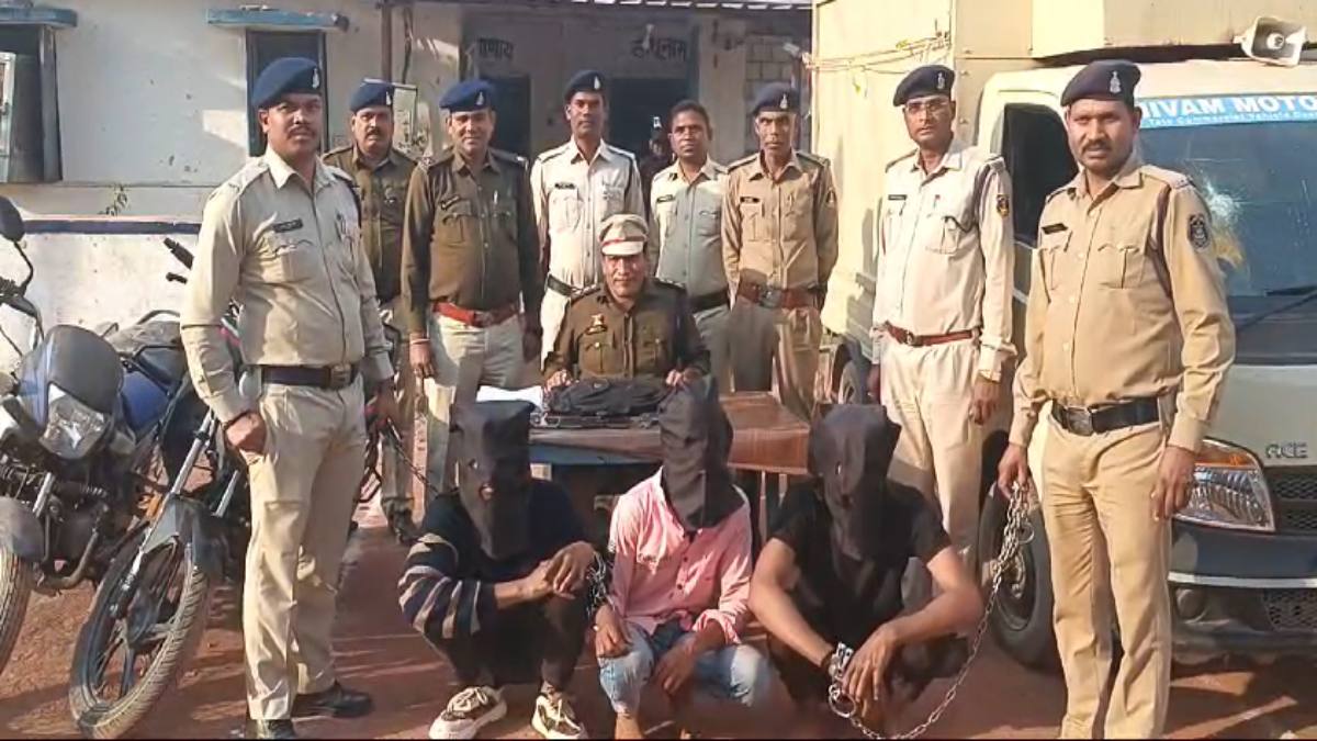 कट्टे की नोक पर नकाबपोश बदमाशों ने व्यापारी को रोका, मारपीट कर की लूटपाट… फिर शराब पार्टी के बाद दूसरी वारदात को देने वाले थे अंजाम, पुलिस ने घेराबंदी कर दबोचा