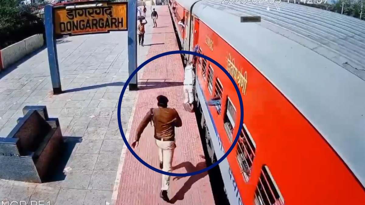 CG News : चलती ट्रेन में चढ़ते वक्त फिसला पैर, RPF जवान ने बहादुरी से बचाई यात्री की जान, देखें VIDEO…