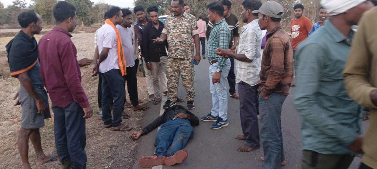 दर्दनाक सड़क हादसा : दो बाइक में आमने–सामने भिड़ंत, 3 लोगों की मौके पर मौत, 4 की हालत गंभीर