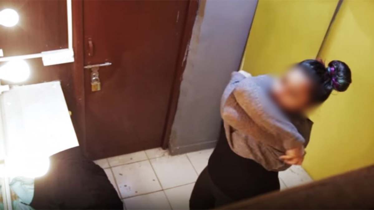 ‘कपड़े बदलने के दौरान…’ छात्राओं की शिकायत पर वार्डन के खिलाफ FIR, जानें पूरा मामला