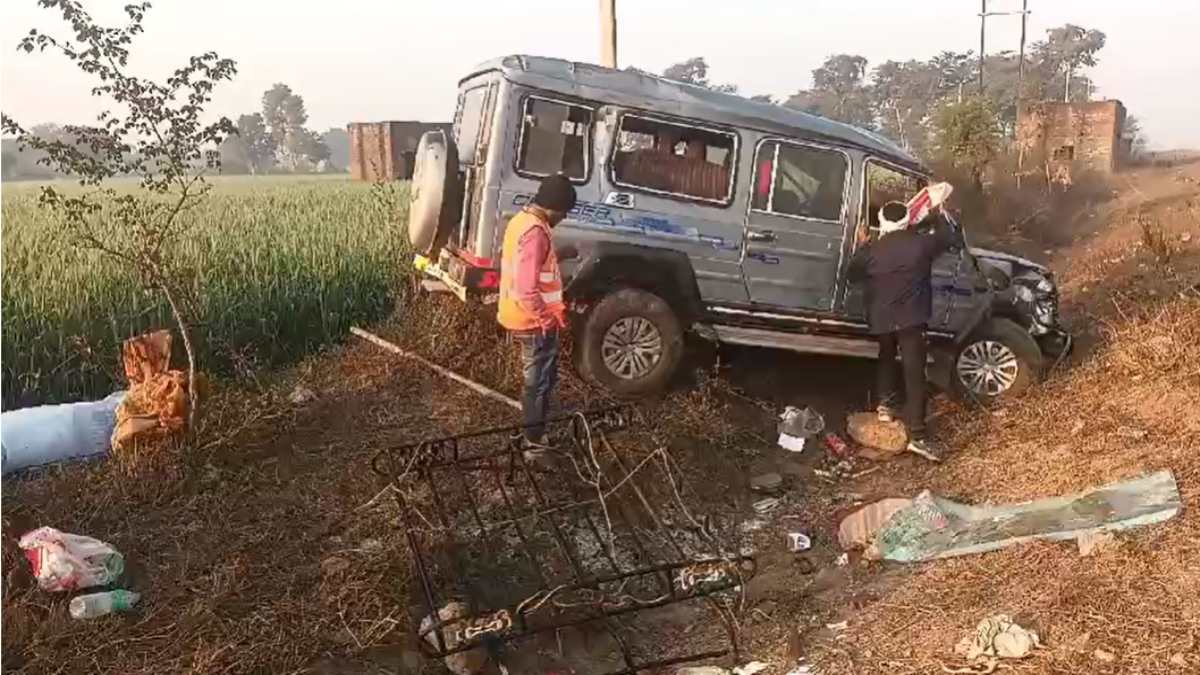 महाकुंभ से लौट रहे महाराष्ट्र के श्रद्धालुओं की कार MP में पलटी: एक महिला की मौत, तीन घायल