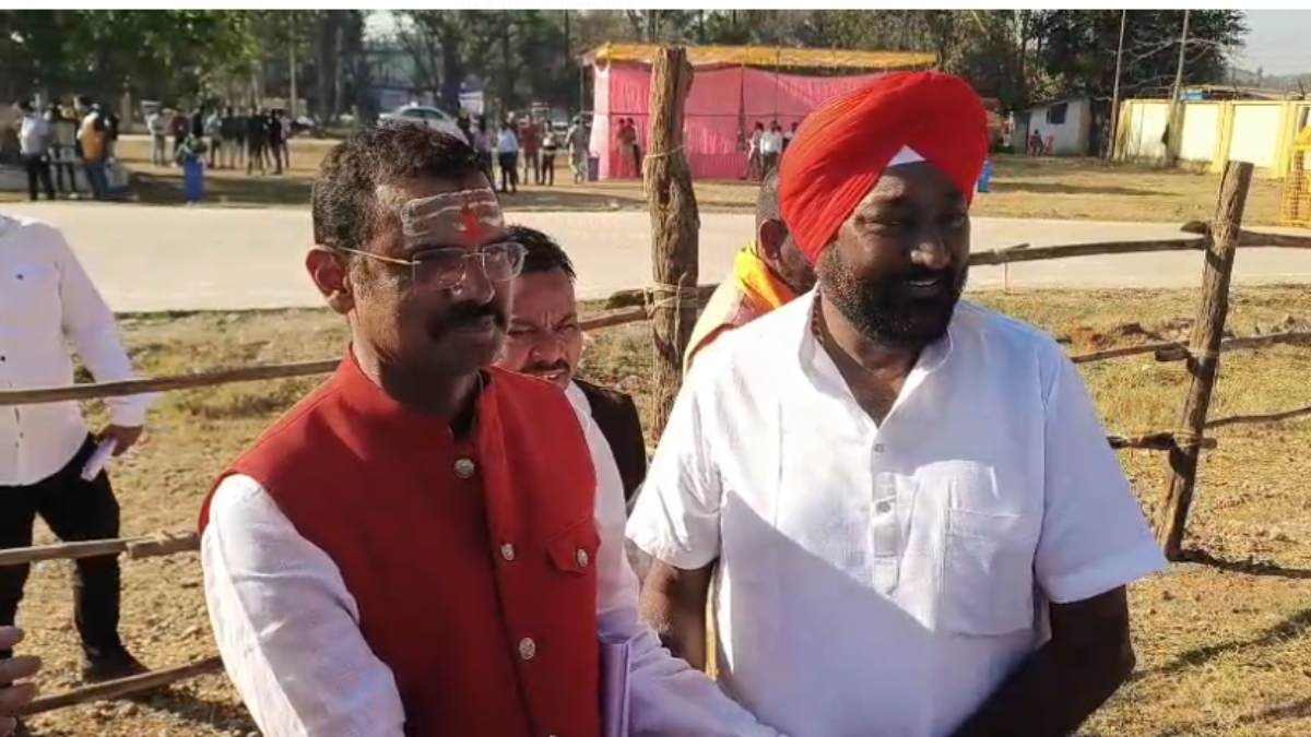 एक साथ नजर आए भाजपा-कांग्रेस के प्रत्याशी, दोनों ने एक दूसरे को दी बधाई, कहा – कोई भी जीते, साथ में भांगड़ा जरूर करेंगे