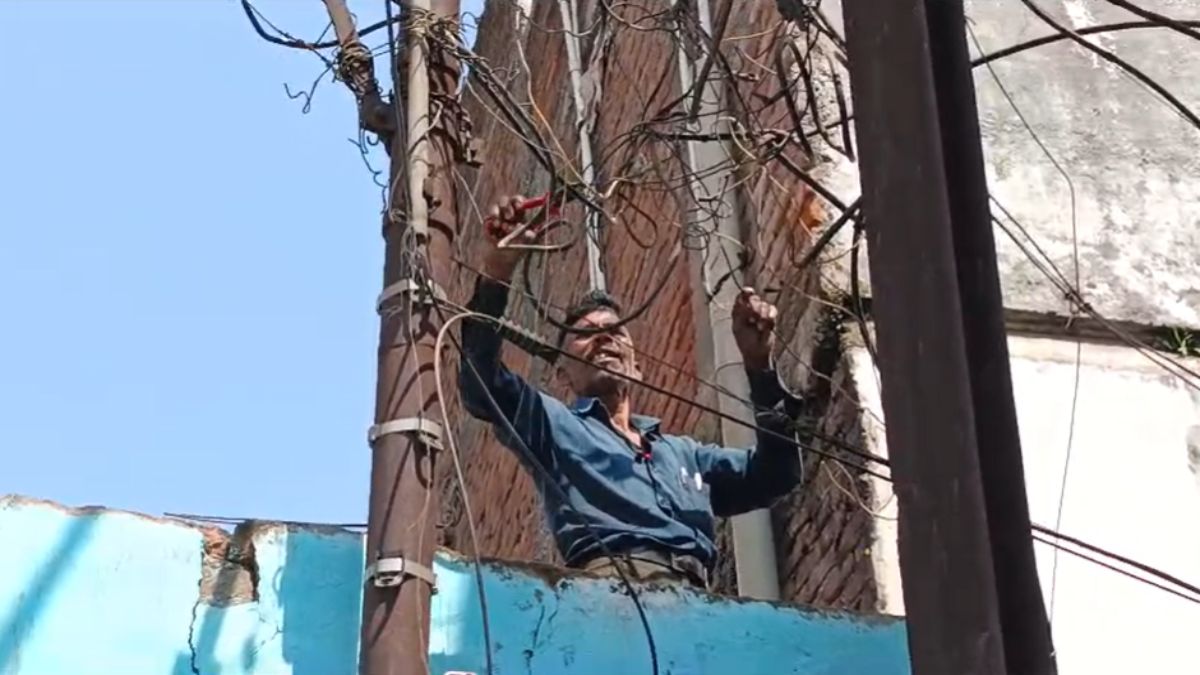 बिजली की बड़ी चोरीः मुस्लिम बाहुल्य इलाकों में 60 फीसदी चोरी, चल रहे थे छोटे छोटे कारखाने, 20 टीम ने की एक साथ छापेमार कार्रवाई