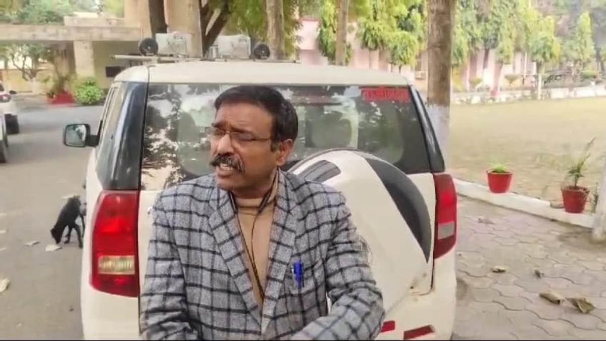 ‘मुझे और बच्चों को जान से मारने की धमकी दी’ दुष्कर्म आरोपी तहसीलदार की गिरफ्तारी को लेकर पत्नी ने लगाई गुहार