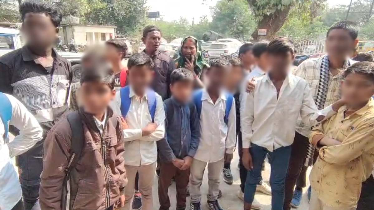 ‘वार्डन ने कमरे में बंद कर पीटा’, Hostel Superintendent ने की बच्चे की पिटाई, थाने पहुंचे तो पुलिस ने भगाया, अब कलेक्ट्रेट पहुंचा मामला