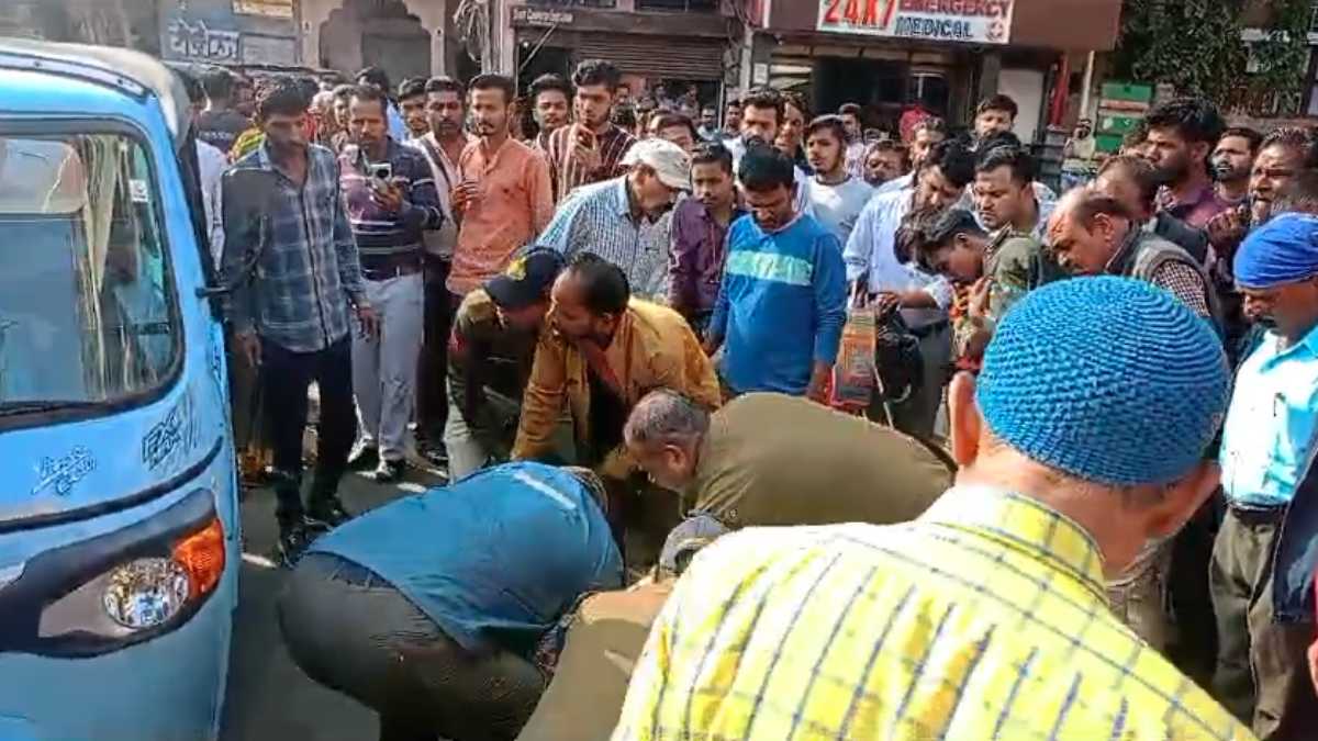 रफ्तार का कहर: बस ने बाइक को मारपीट टक्कर, हादसे में बाप-बेटे की उखड़ी सांसें