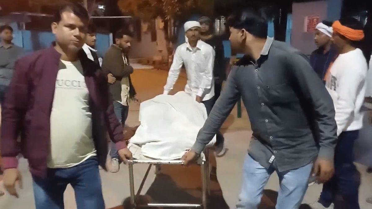 कलेक्टर का सराहनीय कदमः सड़क हादसे में घायलों को सरकारी गाड़ी में पहुंचाया अस्पताल और खुद भी गए