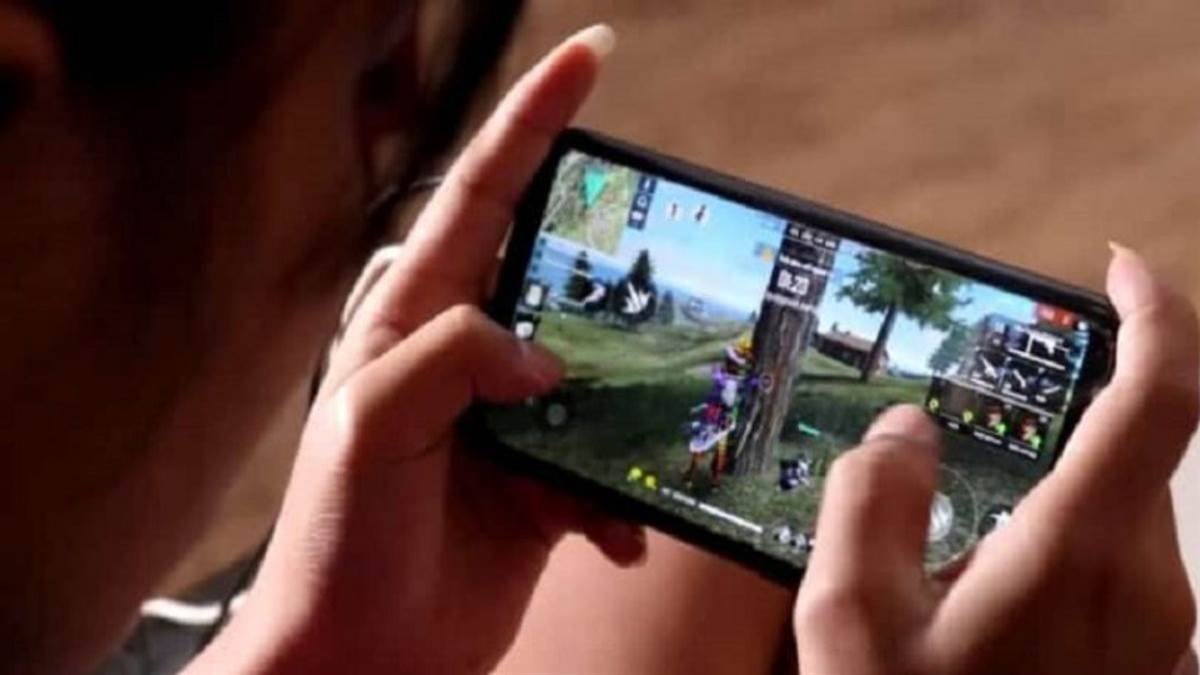 Free Fire खेलते-खेलते लड़के से हुई दोस्ती, फिर 2 किशोरी ने किया ऐसा कांड कि परिजनों के उड़ गए होश, जानिए हैरान करने देने वाली घटना