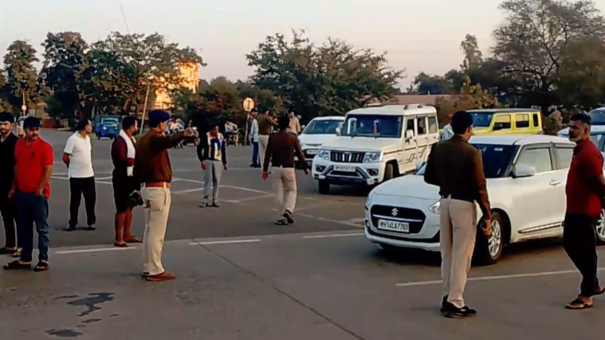 Mahakumbh 2025: MP से प्रयागराज का रूट क्लियर, बिना किसी रोक-टोक के जबलपुर से आगे बढ़ रही है श्रद्धालुओं की गाड़ियां