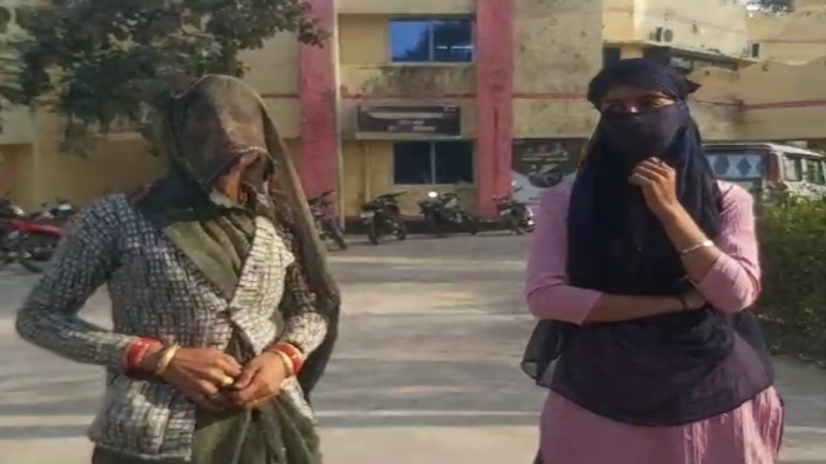 ‘साहब…मैं मर जाऊंगी’: SP ऑफिस पहुंची किशोरी ने जमकर काटा बवाल, कहा- नहीं हो रही पढ़ाई, जानें क्या है पूरा माजरा