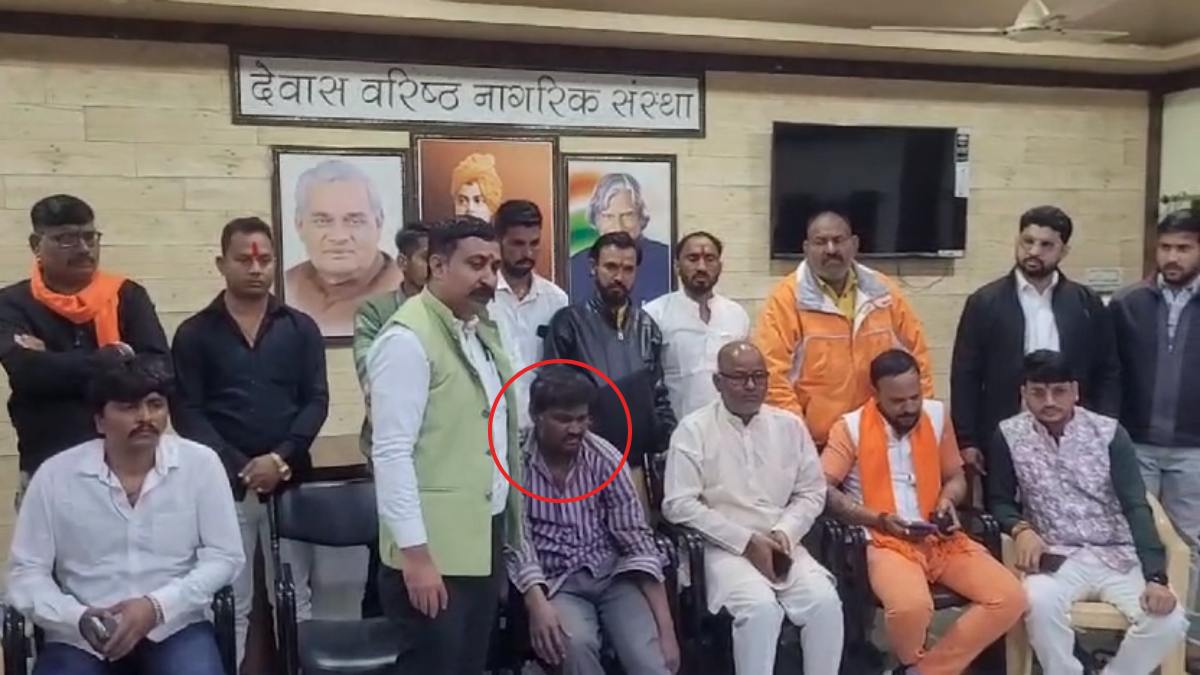 खाकी की क्रूरता! 50 हजार की रिश्वत नहीं देने पर ड्राइवर को उल्टा लटकाकर बेदम पीटा, डॉक्टरों ने मेडिकल करने से किया इंकार, जानें पूरा मामला