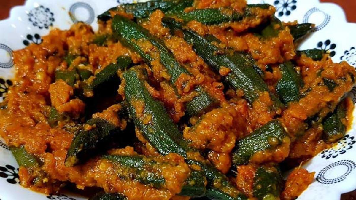 Punjabi Bhindi Masala Recipe: खाने में लाजवाब लगती है पंजाबी भिंडी, इसके खट्टे-मिठे स्वाद से खुश हो जाएगा सबका दिल, जाने रेसिपी…