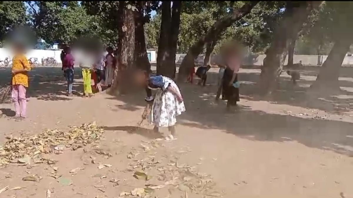 ऐसा है MP का एजुकेशन सिस्टम… कलम-किताब की जगह बच्चों को थमाया झाड़ू, तो शिक्षा मंत्री जी ऐसे गढ़ेंगे नौनिहालों का भविष्य?
