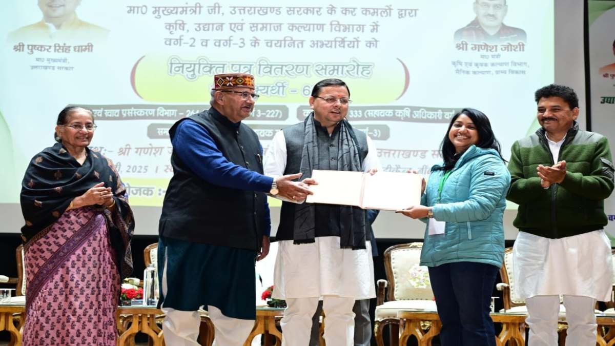 CM धामी ने 609 अभ्यर्थियों को सौंपे नियुक्ति पत्र, बोले-किसानों को आधुनिक तकनीक से जोड़ने का करेंगे काम