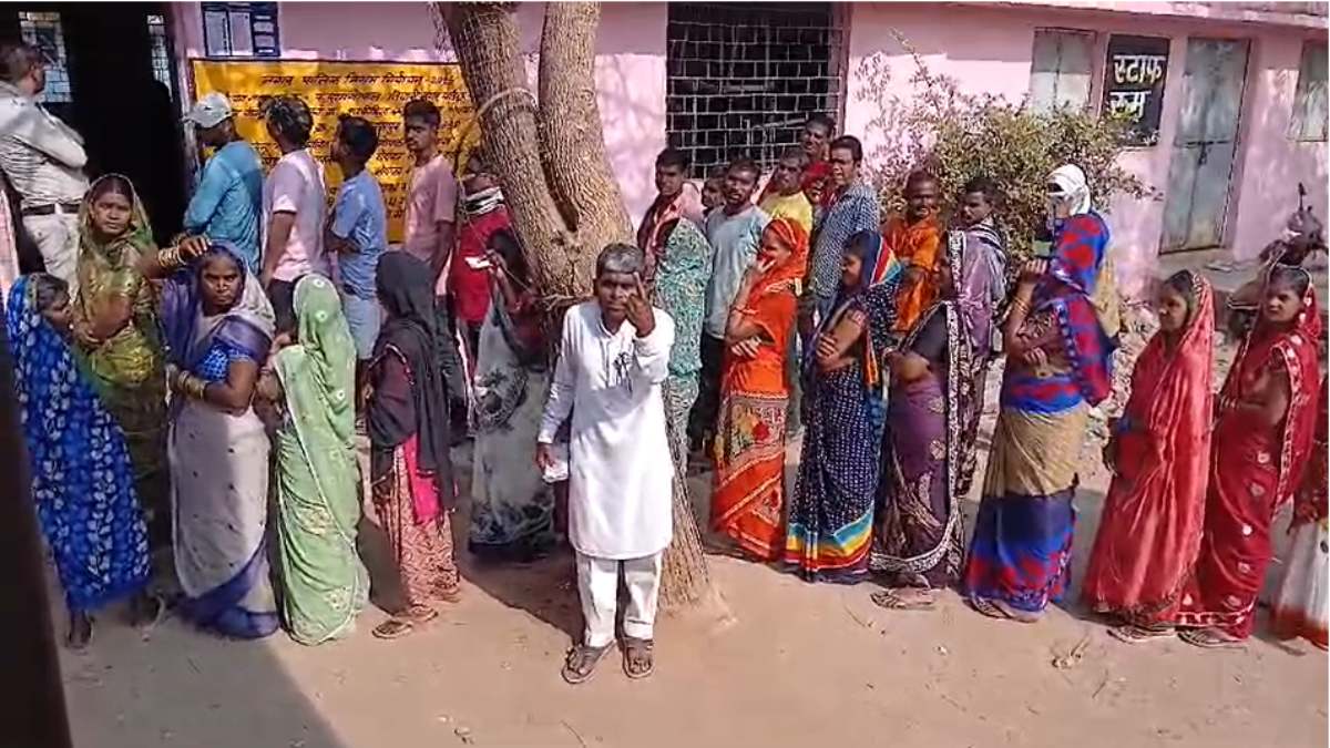 CG Nikay Chunav 2025 : छत्तीसगढ़ में 4 बजे तक 68.1% वोटिंग, निकाय चुनाव के लिए मतदान का समय खत्म, पोलिंग बूथ के अंदर रहने वाले वोटर ही डाल सकेंगे वोट