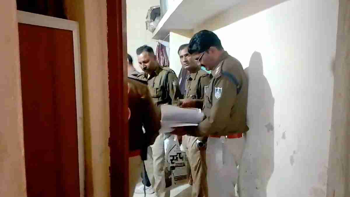 आरक्षक ने किया सुसाइड: जुआ की लत की वजह से था लाखों रुपए का कर्ज, ड्यूटी से गायब रहने पर था लाइन अटैच