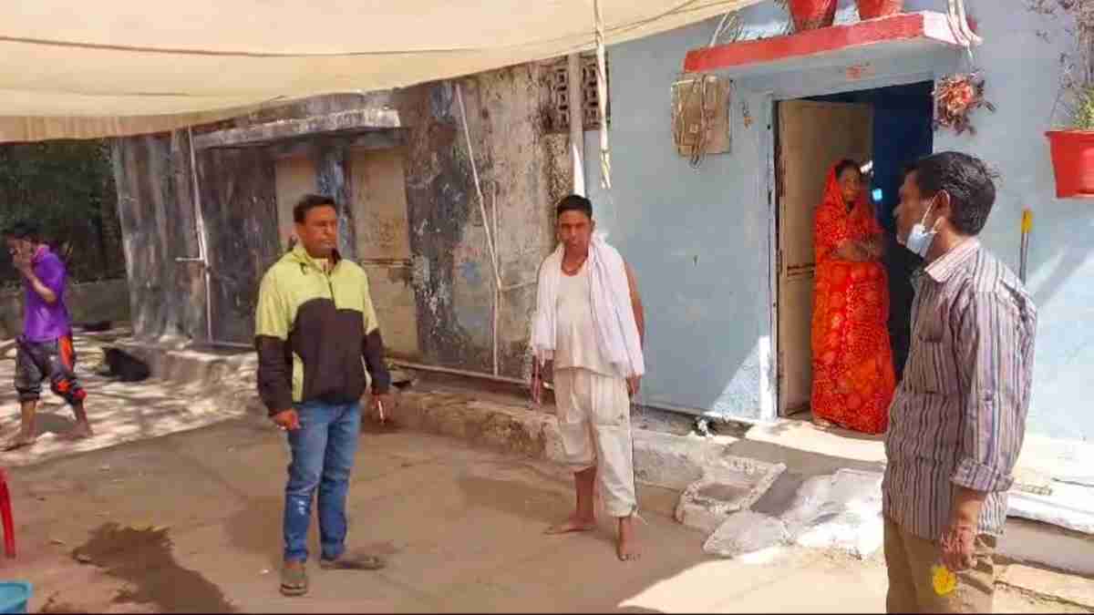 पति के शव के साथ 3 दिन तक सोती रही पत्नी, भाई घर पहुंचा तो बोली- वो सो रहे हैं…,कमरे में देखा तो पैरों तले खिसकी जमीन