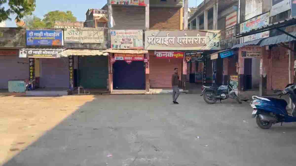 नर्मदा परिक्रमा वासियों पर थूकने का मामला: तमखान का नाम बदलने से थे नाराज, हिंदू संगठन ने खातेगांव नगर किया बंद