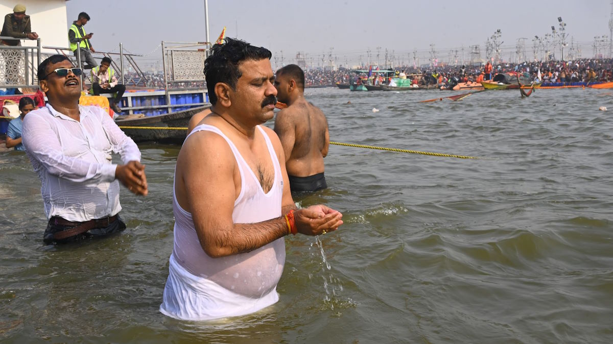 महाकुंभ पहुंचे छत्तीसगढ़ के उप मुख्यमंत्री विजय शर्मा, त्रिवेणी संगम में स्नान कर की सर्वकल्याण की कामना…