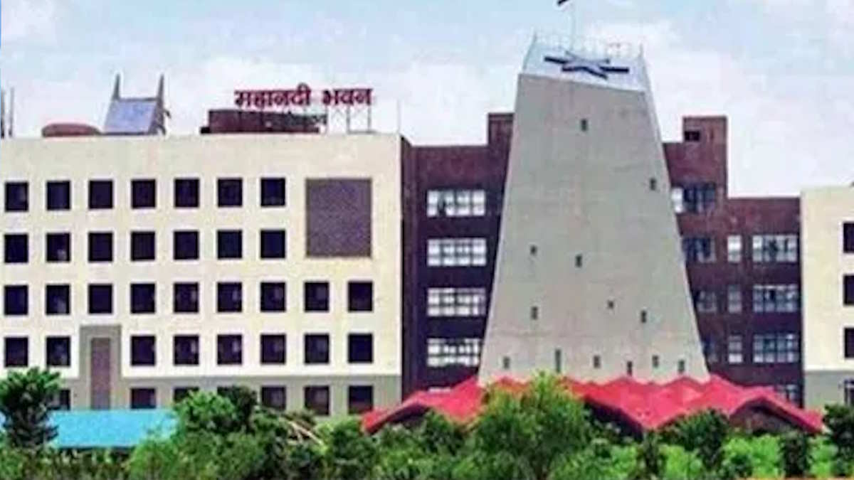 IAS Transfer News: बड़े पैमाने पर IAS अफसरों का तबादला, कई जिलों के बदले गए कलेक्टर, देखें लिस्ट …