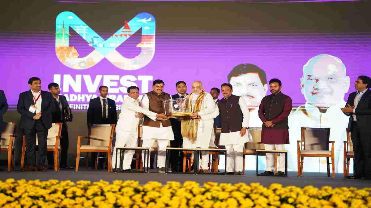 MP में 30.77 लाख करोड़ से अधिक के हुए MoU, GIS के समापन समारोह में CM डॉ. मोहन यादव ने गृहमंत्री अमित शाह को भेंट की महाकाल की प्रतिकृति
